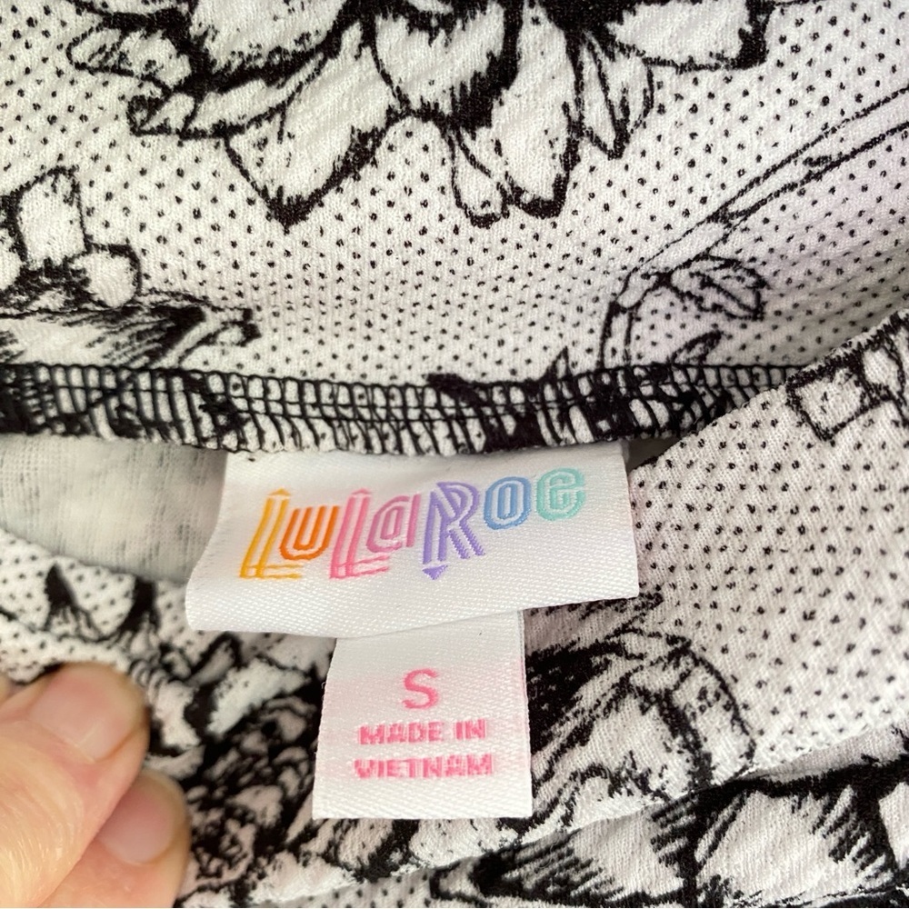 LulaRoe CASSIE Black & White Floral Knit Pencil Skirt Size SMALL - Picture 2 of 4